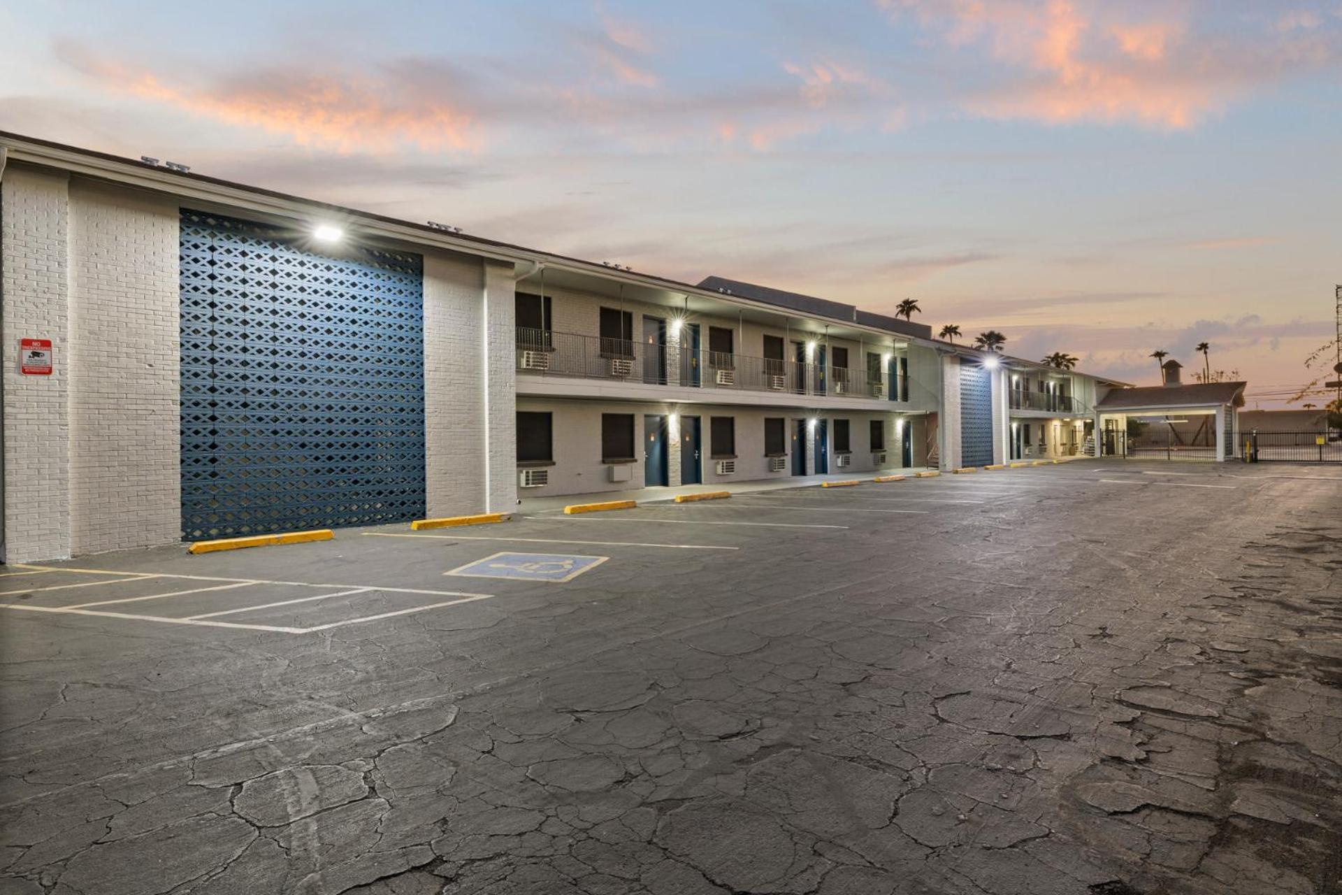 Travel Inn Phoenix Bagian luar foto